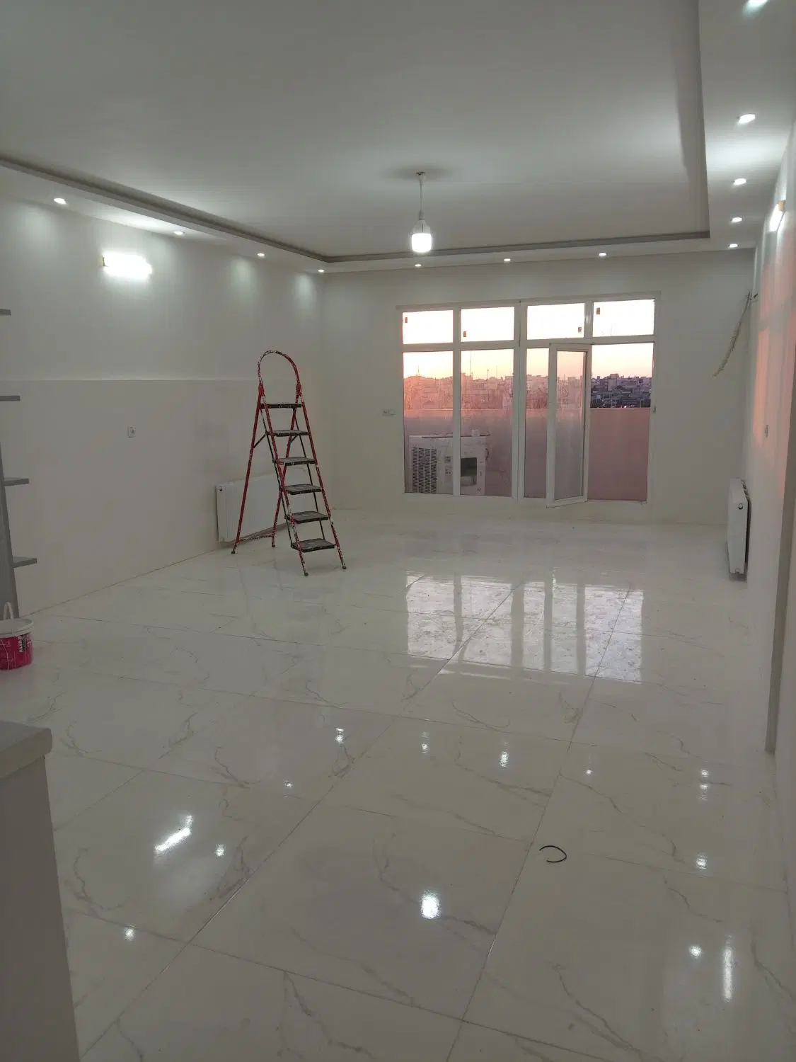 آپارتمان در میدان معراج با پارکینگ و آسانسور