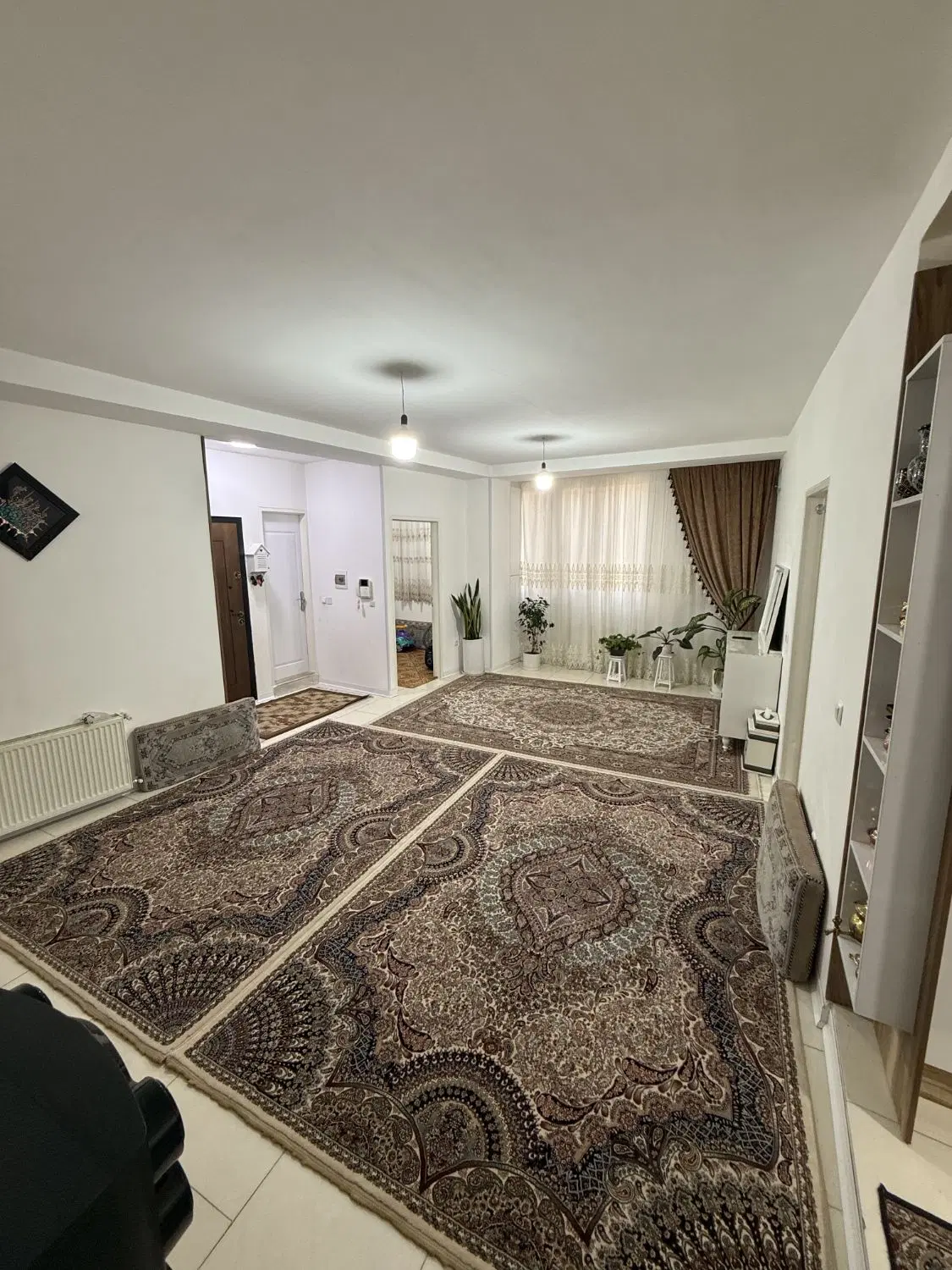65متر طبقه اول * پارکینگ دار * روبه خیابان