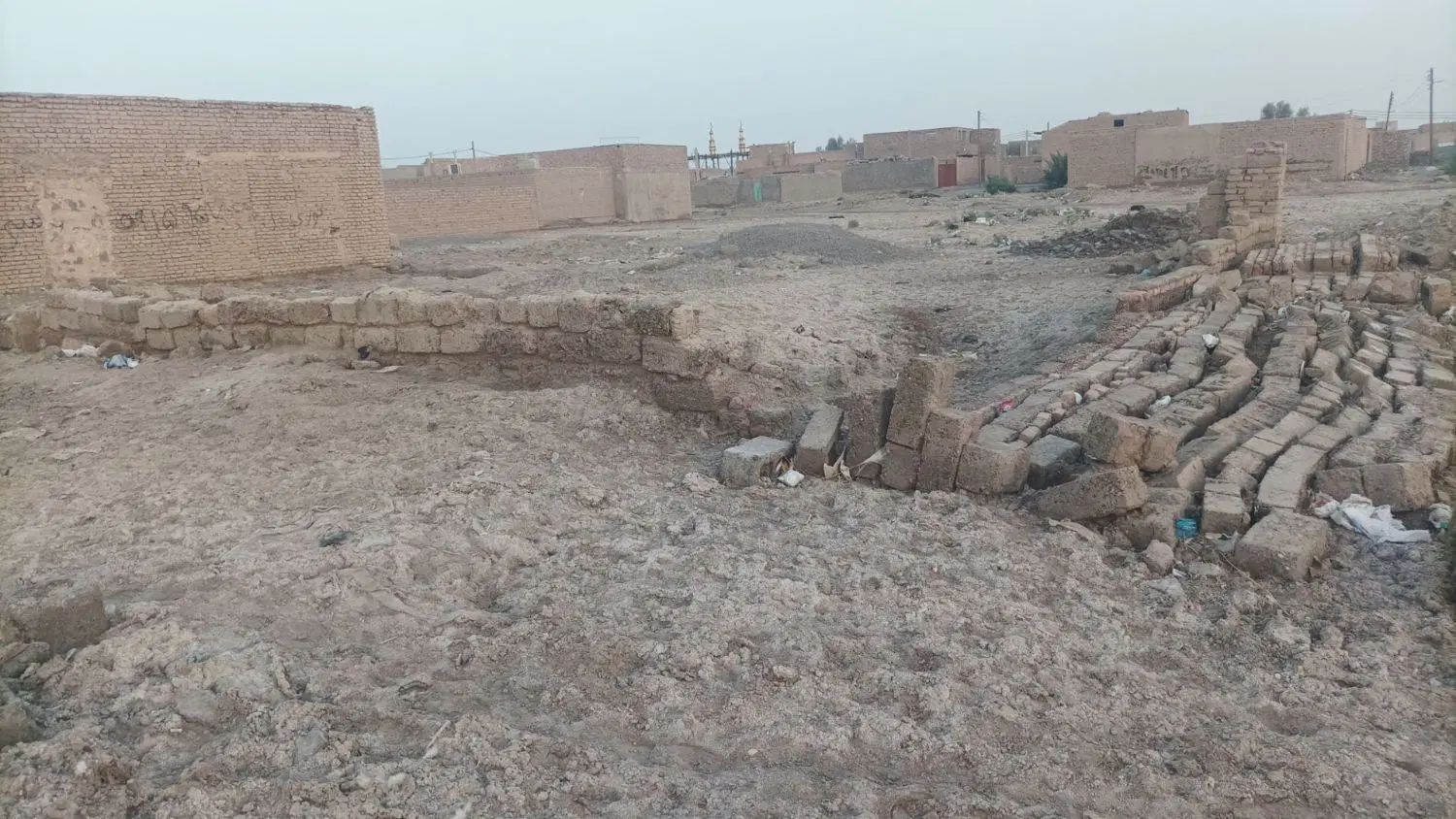 زمین فروشی