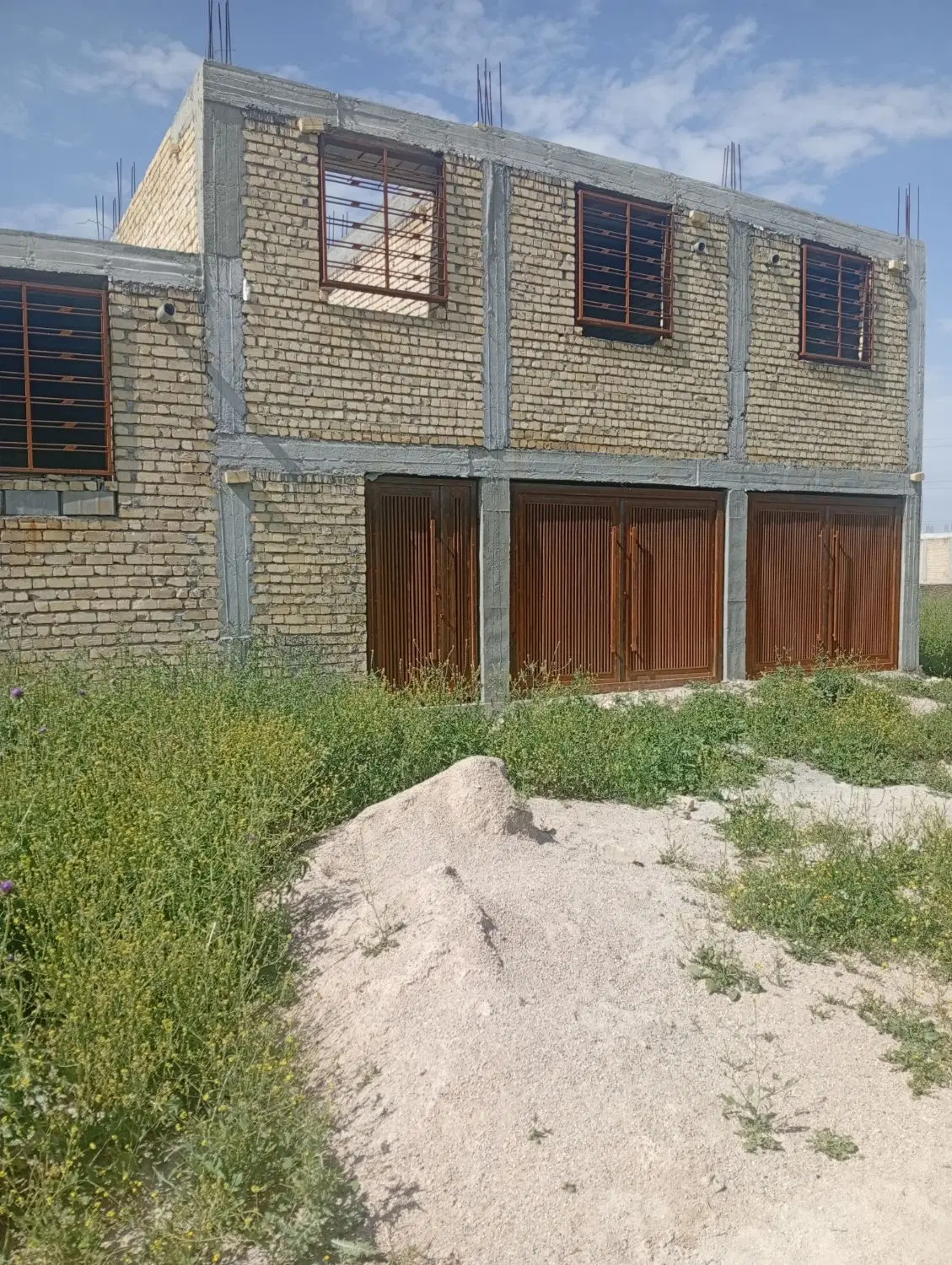 خانه ویلایی نیم ساخته