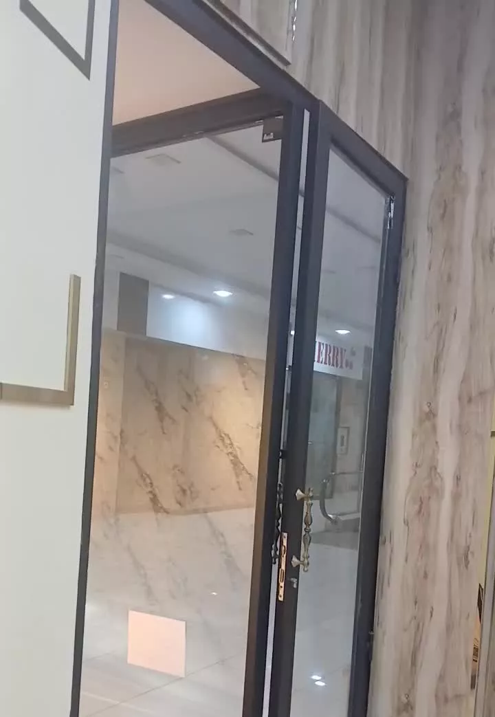 مغازه ۲۸ متری واقع در کمالشهر