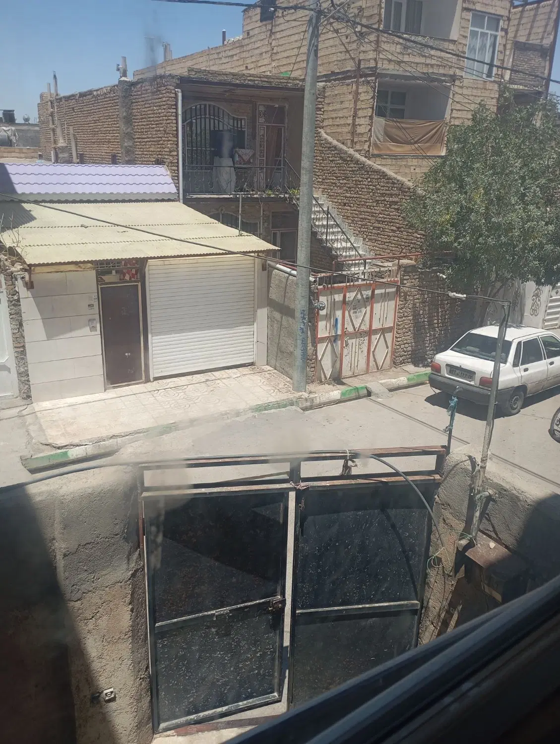 سه واحد آپارتمان مجزا