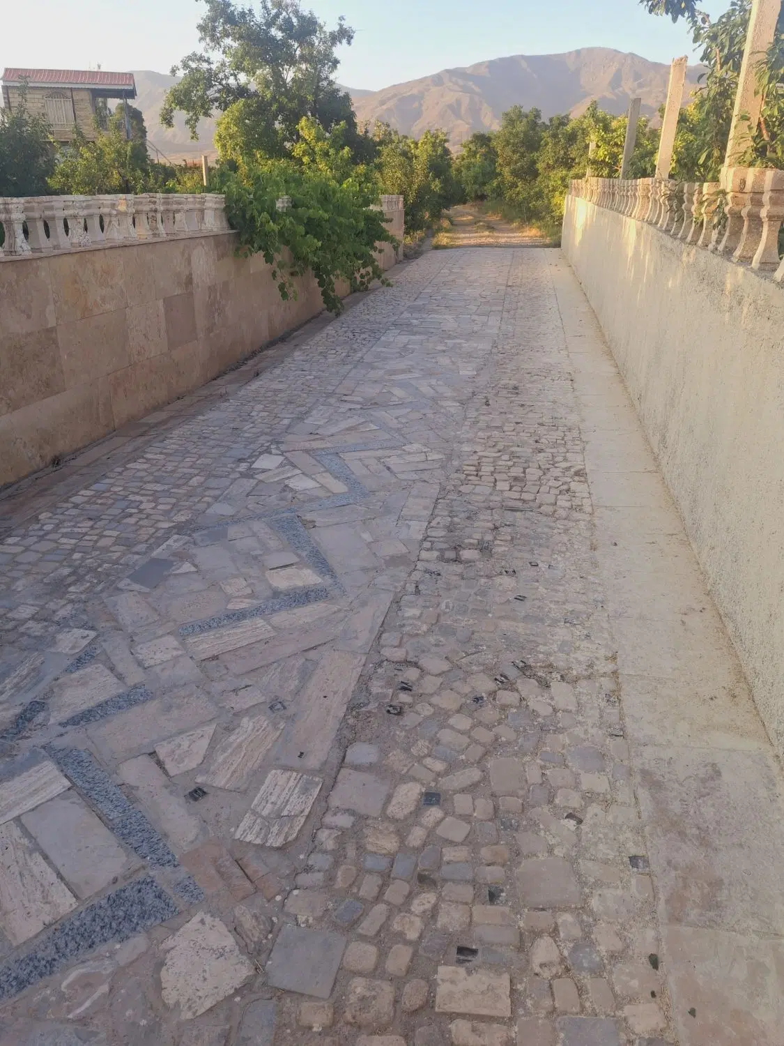 باغ لاکچری و عروسک*