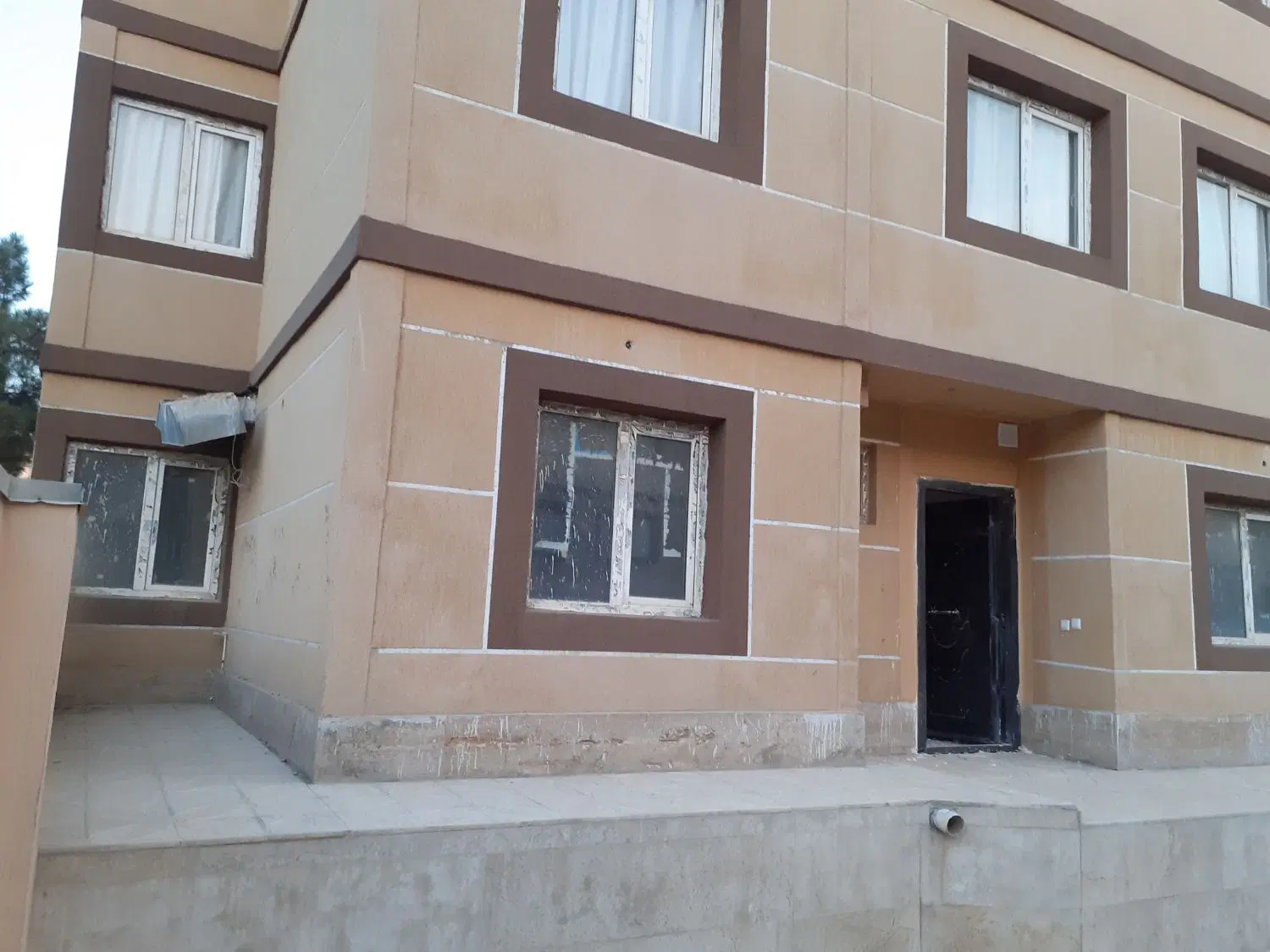 فروش واحد همکف 96 متری سهندساران