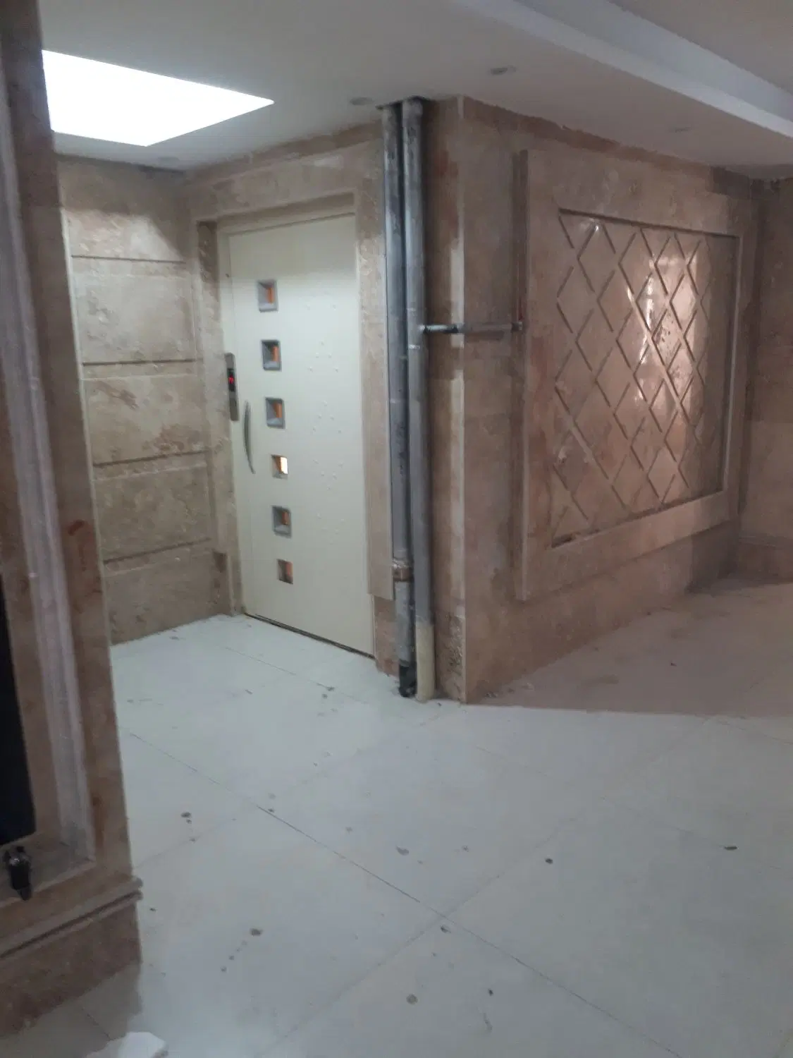 آپارتمان۲۱۵متری مشرف به کمربندی نزدیک میدان وحدت