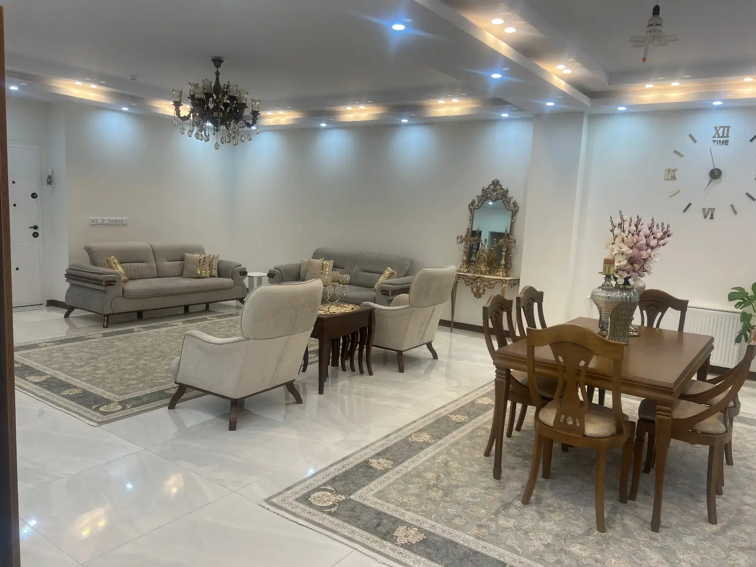 واحد ۱۳۵ متری نوساز تک واحدی خوش نقشه