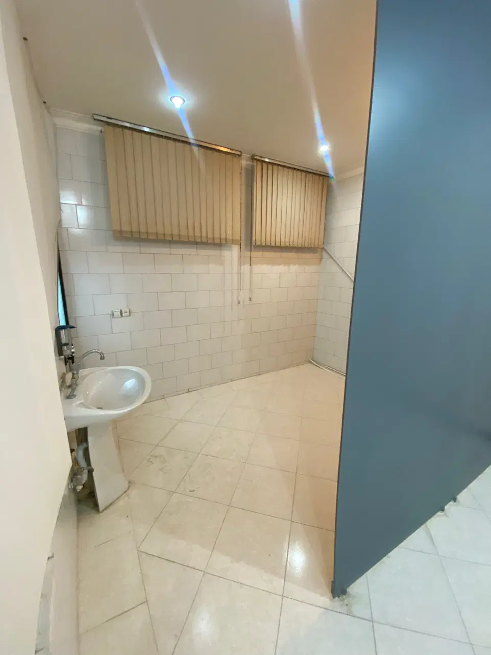 طبقه پایین مغازه۵۰متر صفاییه