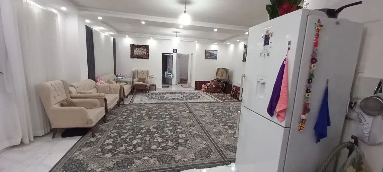 فروش یک واحدآپارتمان۱۱۰متری۳طبقه۳واحد