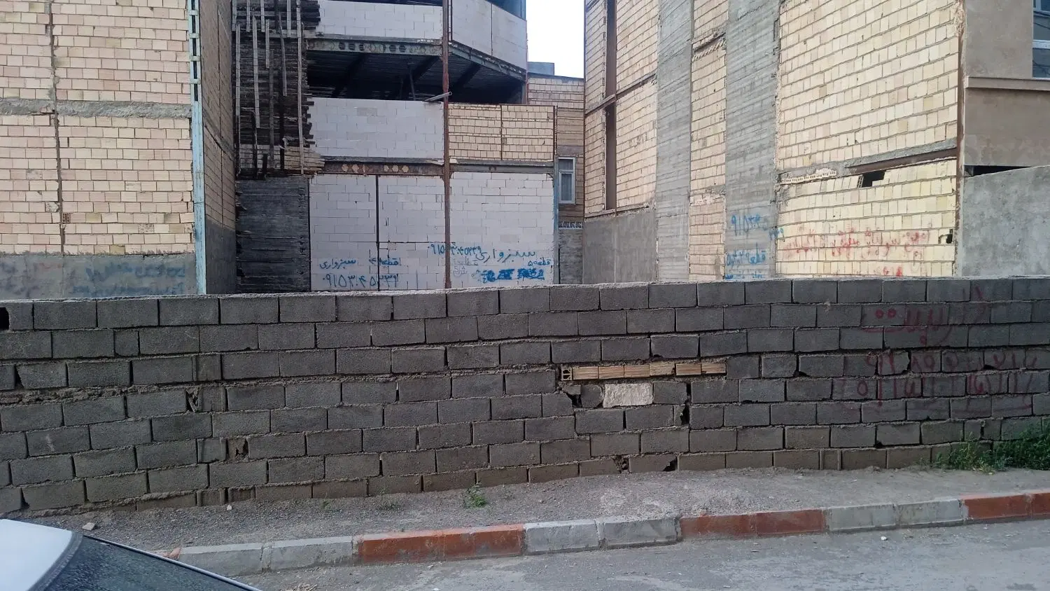 زمین ۲۴۰ و ۱۲۰ متری دهنو روبروی موجهای خروشان