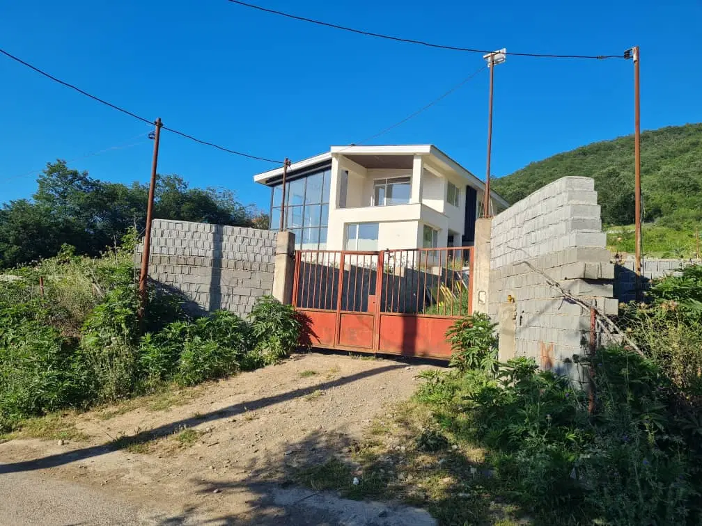 زمین مسکونی ۴۰۰متر مرزن اباد باندر.      کد ۱۸۸