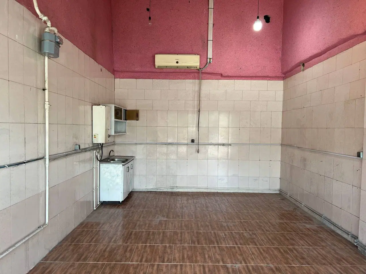 مغازه 30 متری دیزل آباد رو به روی زندان