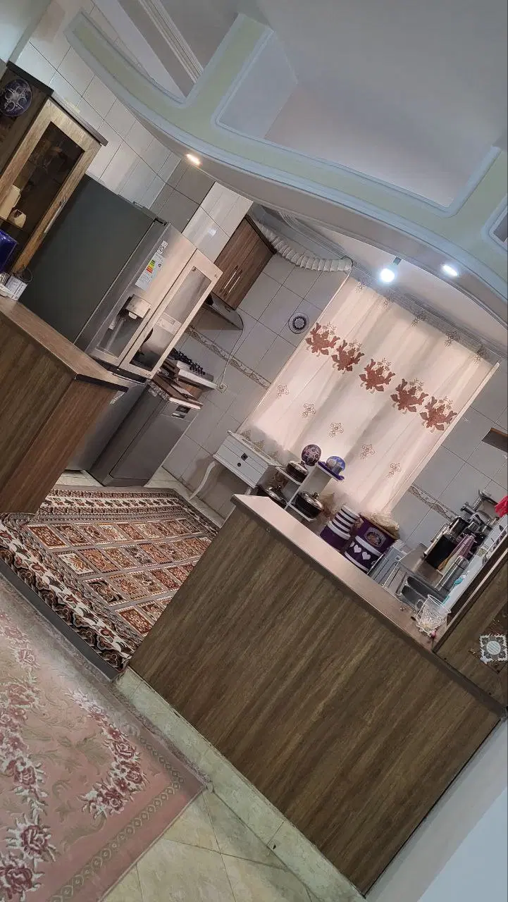 فروش آپارتمان ۶۹ متری با پارکینگ و انباری خ زنبق