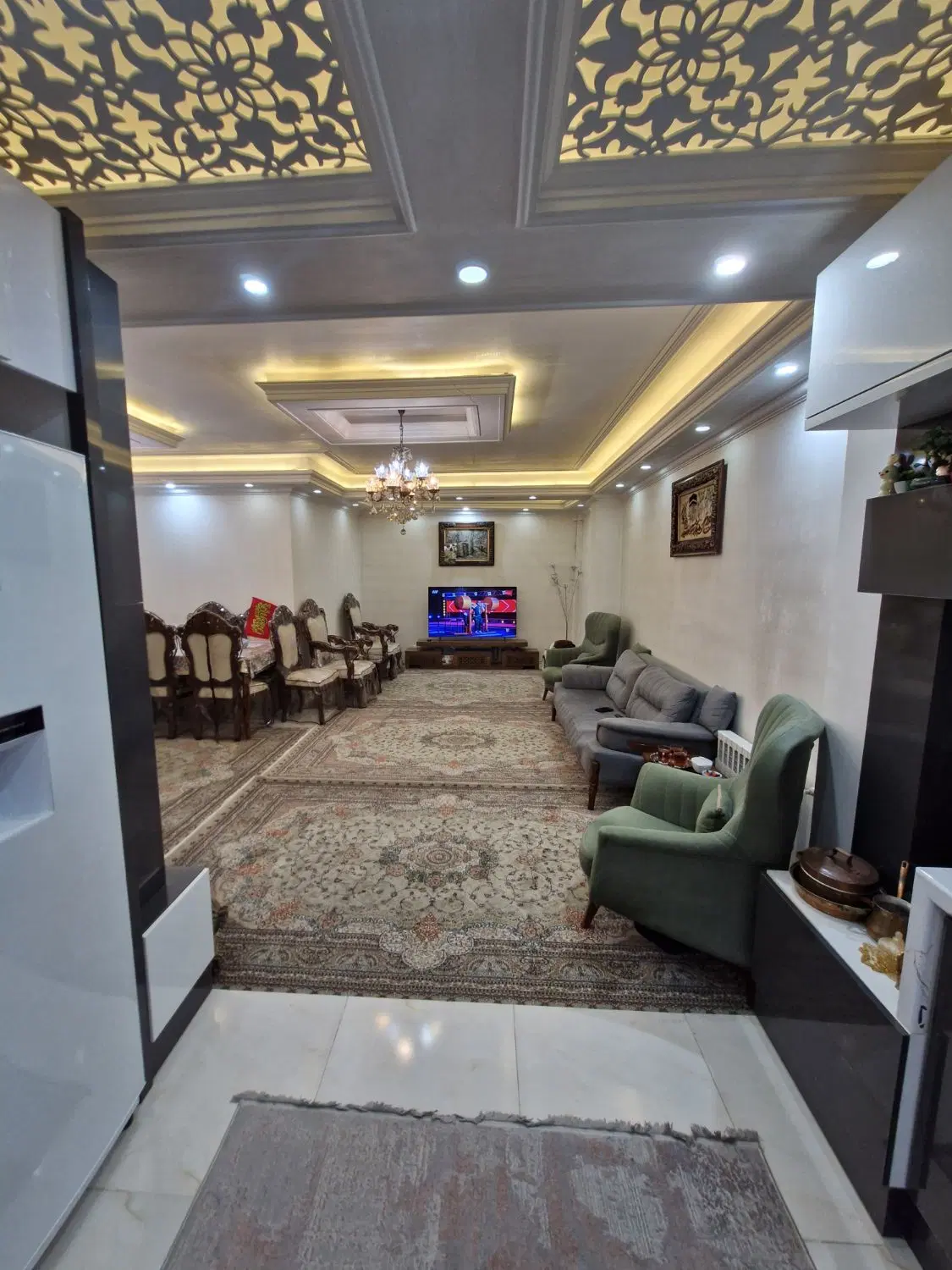 آپارتمان تک واحدی متراژ.  ۹۸،۵ متر