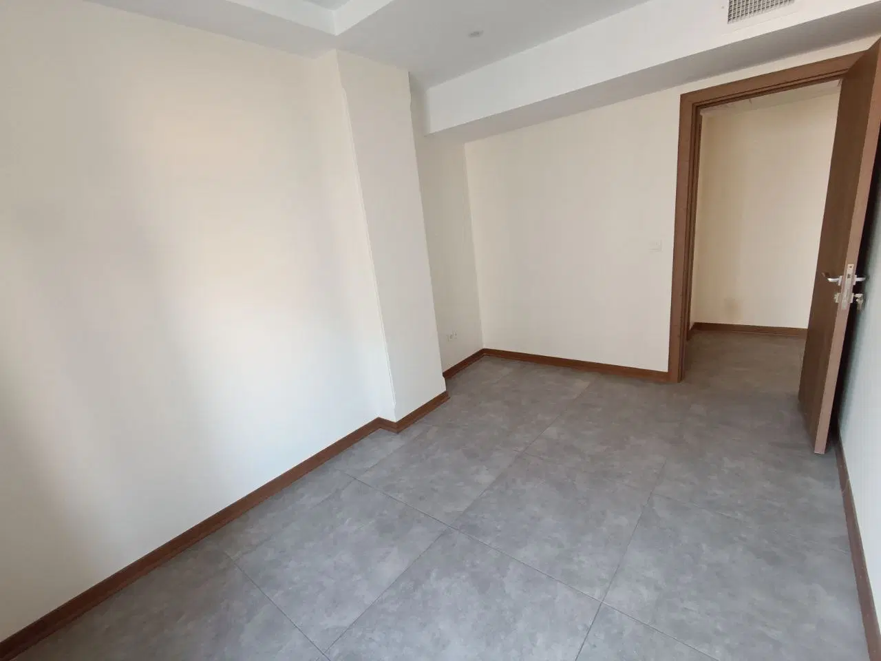 ۱۴۲متر اداری محدوده مترو شریعتی