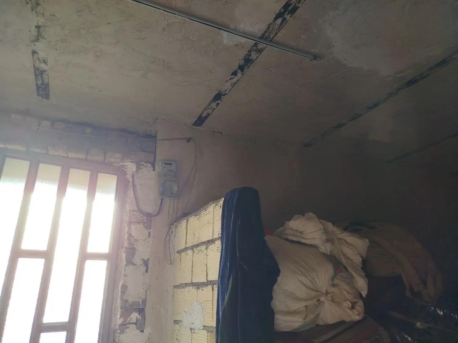 یک باب ساختمان تجاری مسکونی