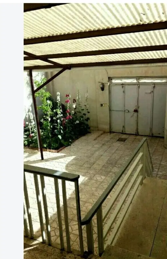 منزل مسکونی ۱۴۰متر ، راه جدا اجاره داده می شود.