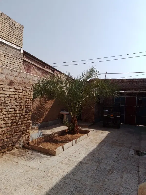 خانه ویلای دارای یک مغازه