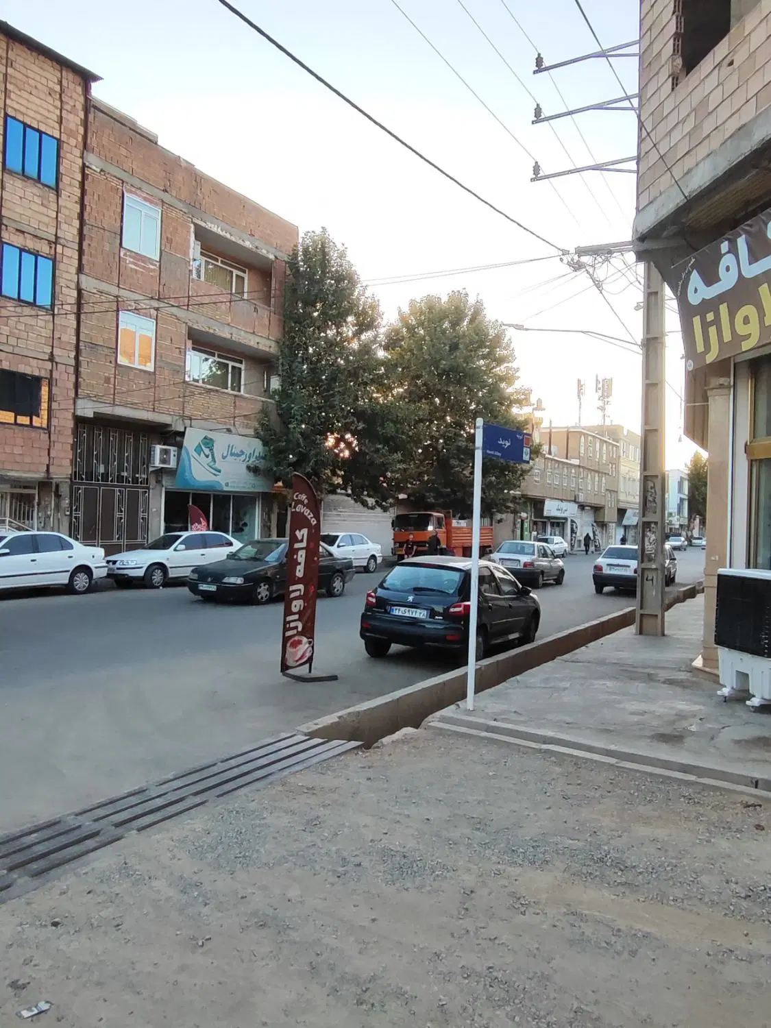 زمین ۱۰۰ متر چهار دیواری
