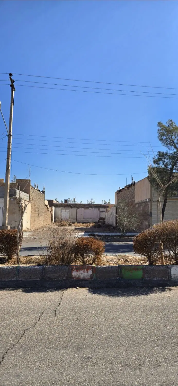 زمین مسکونی به متراژ ۳۰۰متر