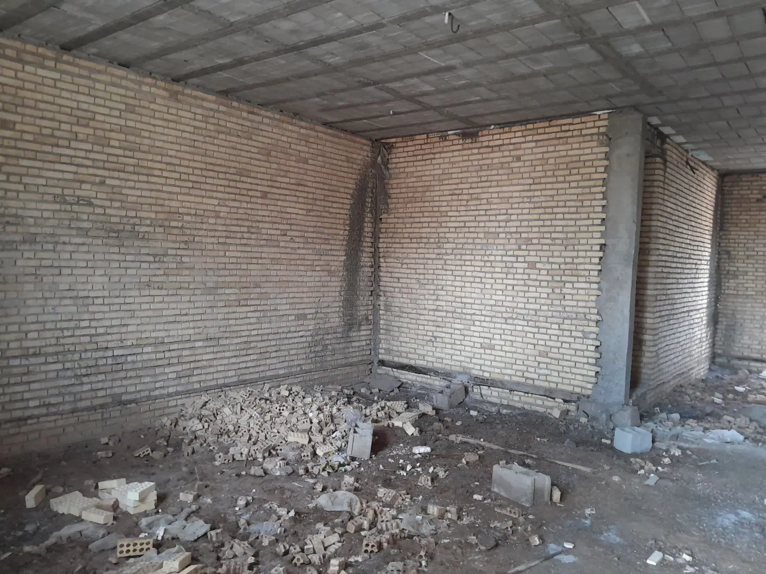 خانه نیم ساخت