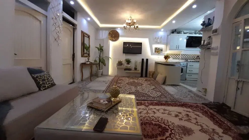 آپارتمان۹۰ متر انتهای فکوری ۱۱ طبقه همکف ۲ خواب