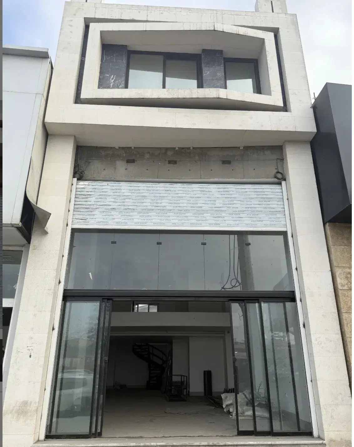 اجاره مغازه نوساز لاکچری 230 متری در کمربندی غربی