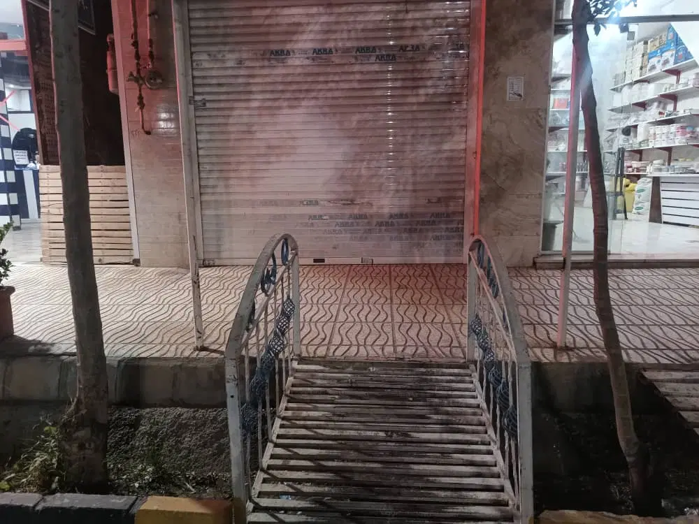 مغازه نبش کوچه 32