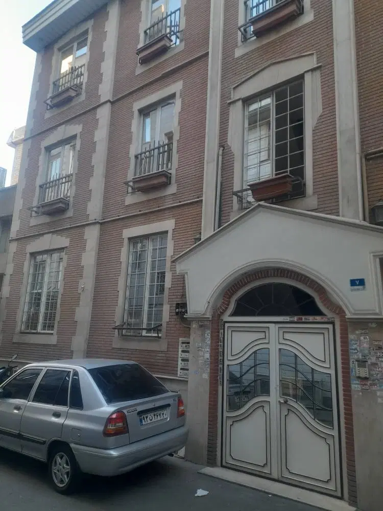 ۴۸ متر نور گیر در منیریه
