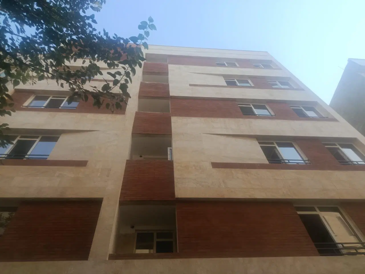 ۱۰۰متری نوساز با پارکینگ
