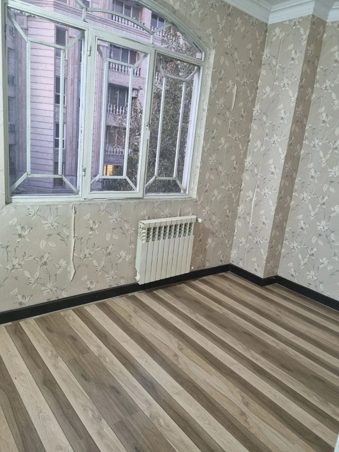 ۷۵متر ۲خوابه طبقه سوم پارکینگ داردغربی ها