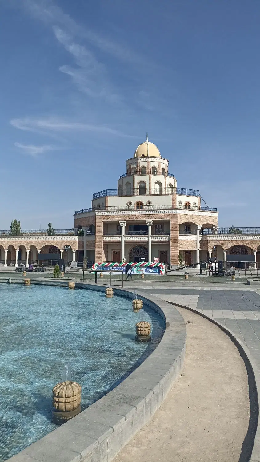 حیاط شخصی دو و نیم طبقه 170 متر کوی صفا بهار