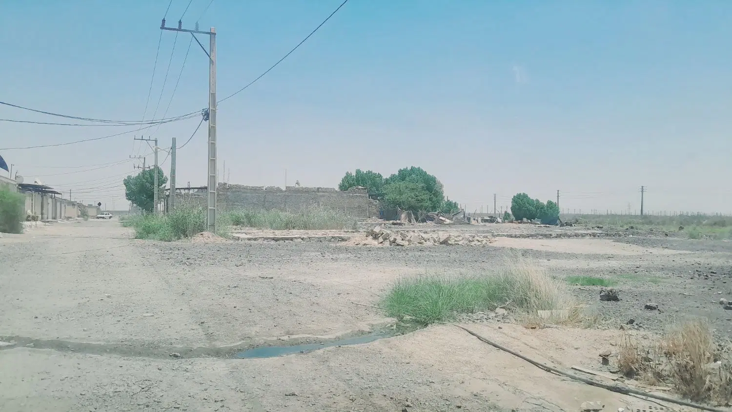 یک قطعه زمین تجاری مسکونی