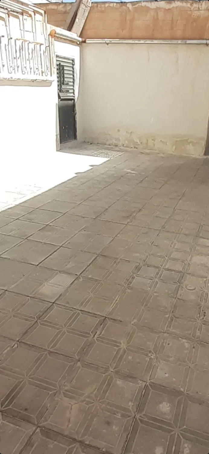 واحد ۱۰۵ متری همکف