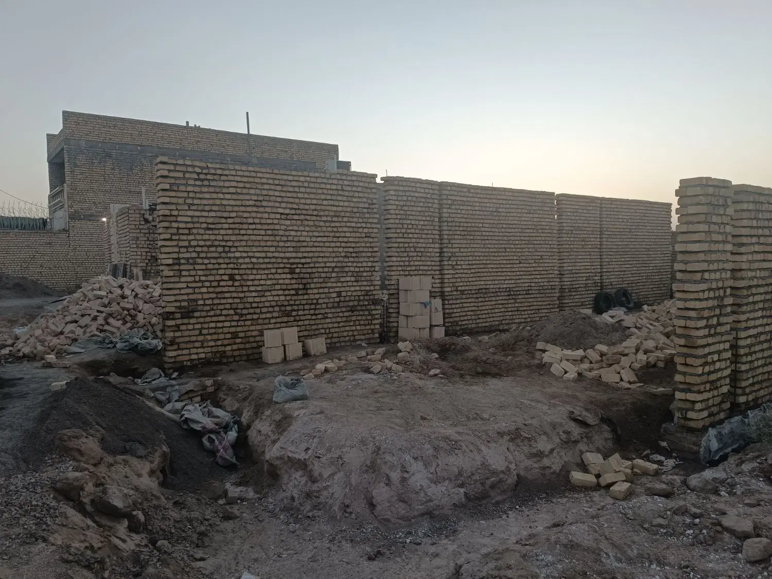 زمین ۱۰۰ متری چهاردیواری