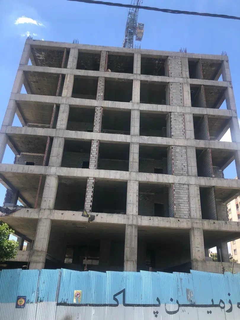 ملک نیمه کاره