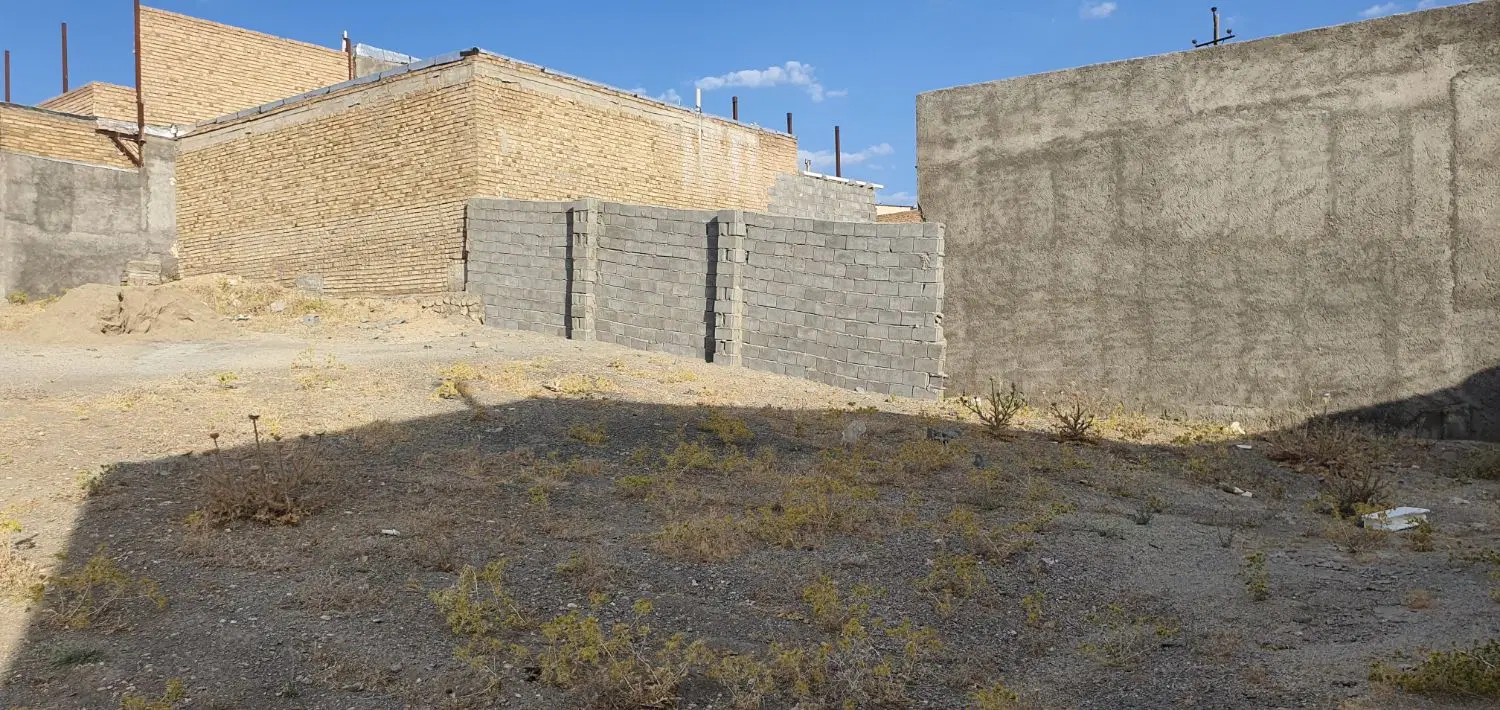 زمین ۷۰۰ متری داخل طرح هادی روستای دهکرد