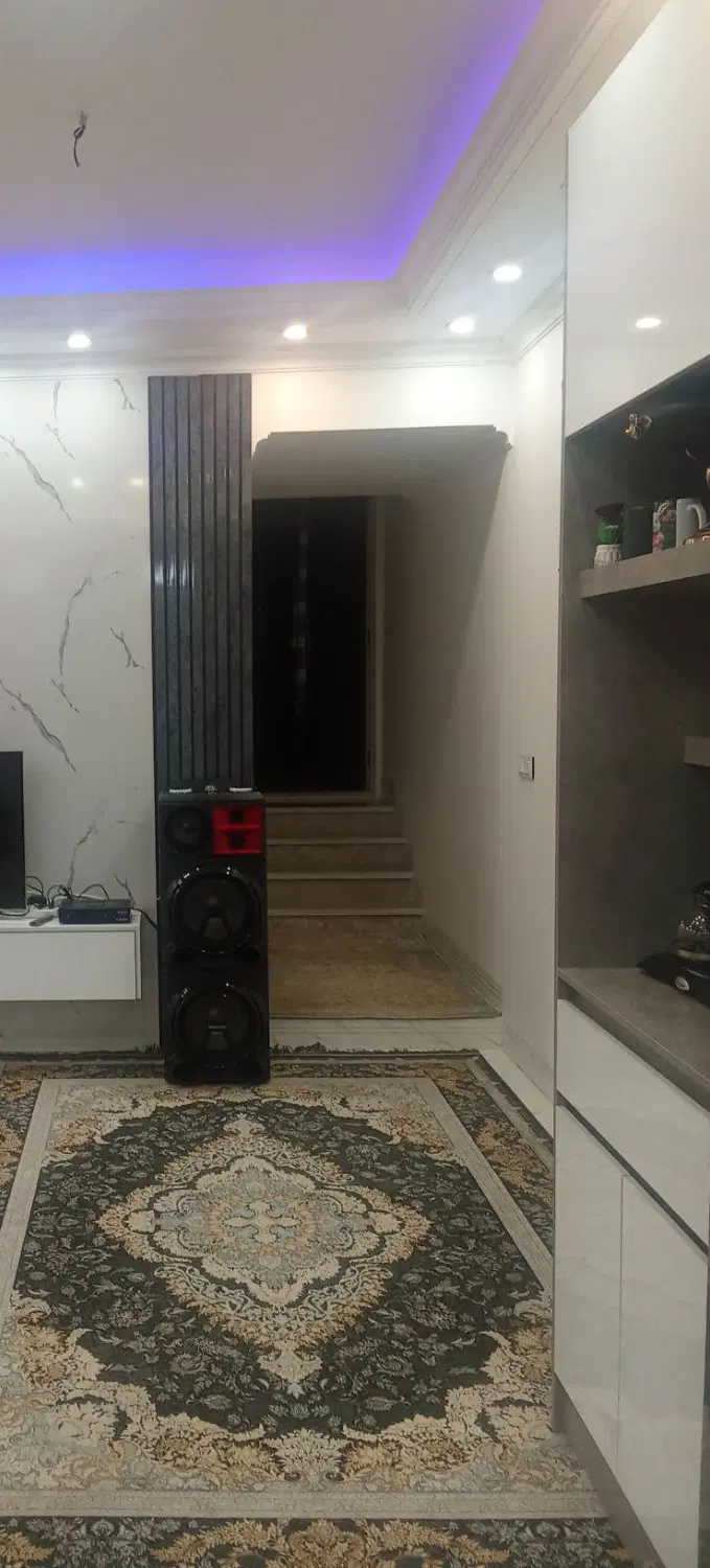 فروش خانه سه طبقه نوساز بسیار شیک و به روز ب
