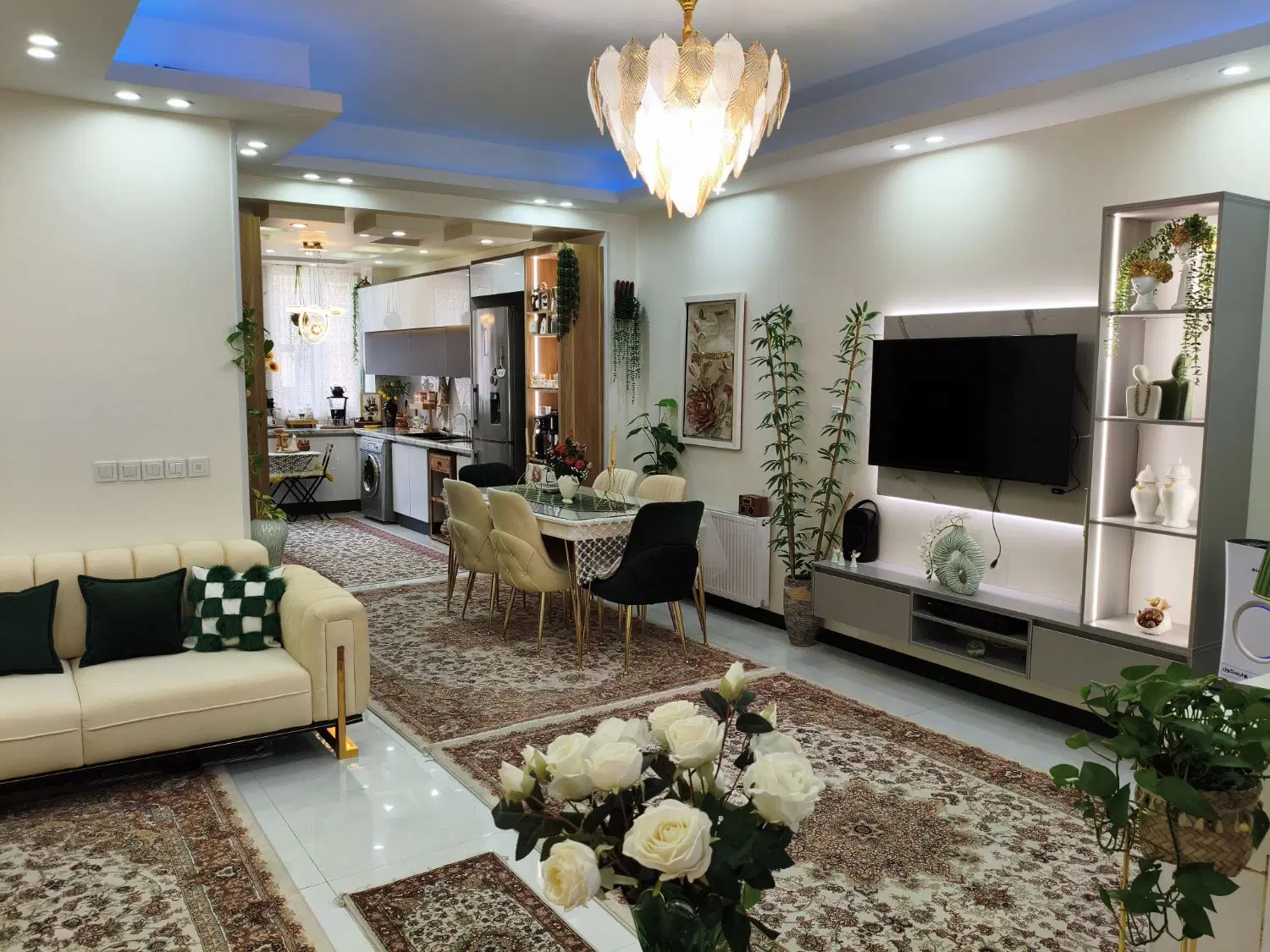 ۹۰ متری لوکس و فول امکانات میدان گرگان(نامجو)