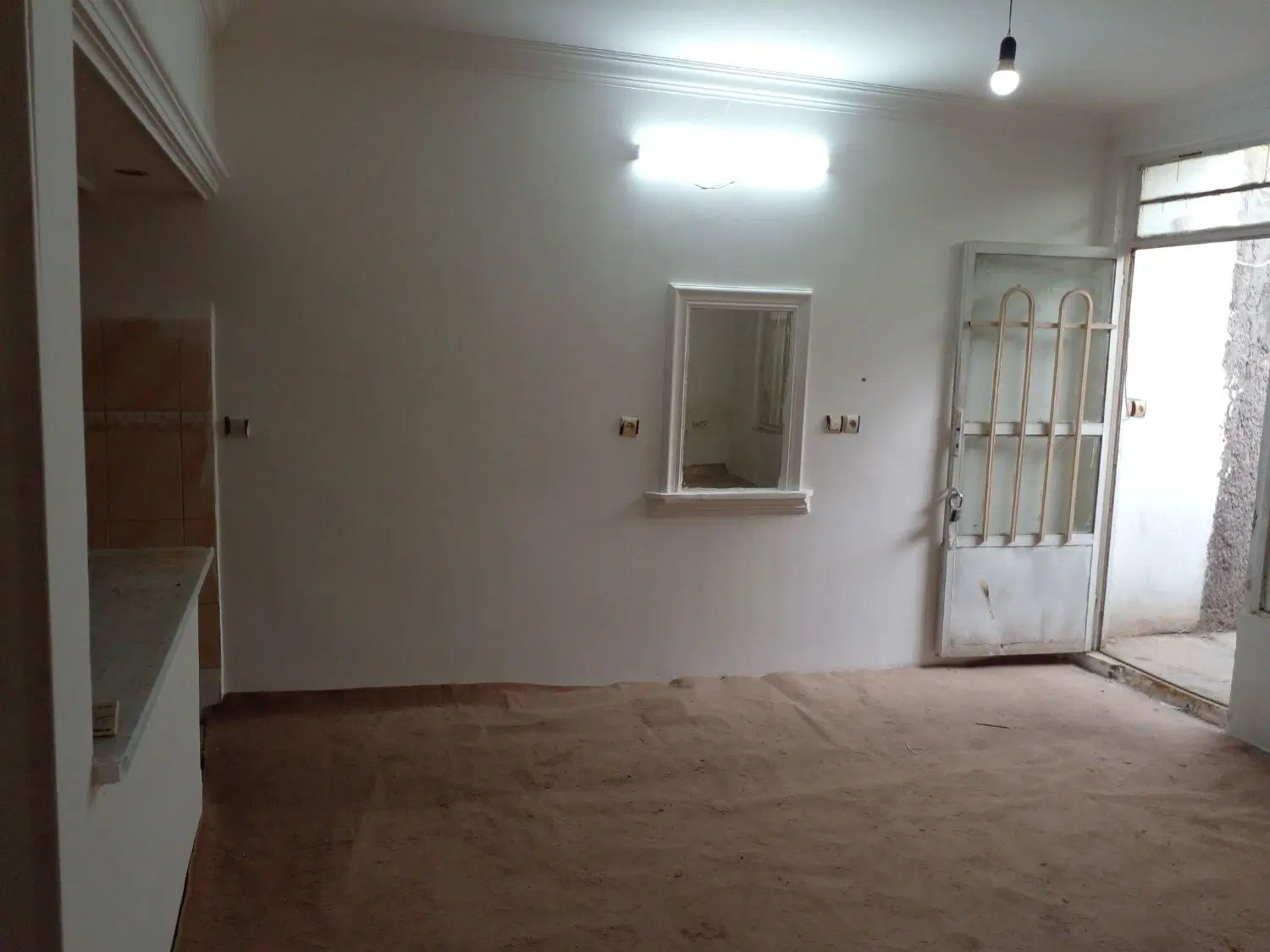 فروش  یک حیاط ویلایی