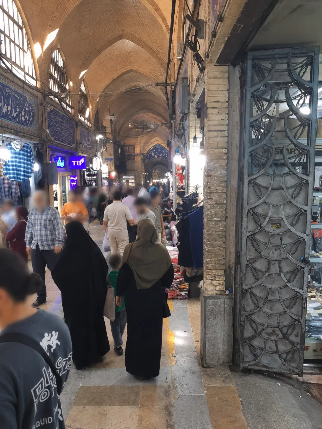 زمین بر راسته اصلی بازار