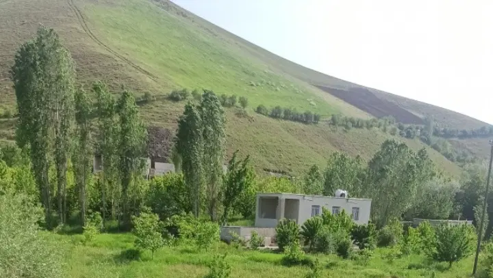 باغ جاده اصلی سنندج مریوان