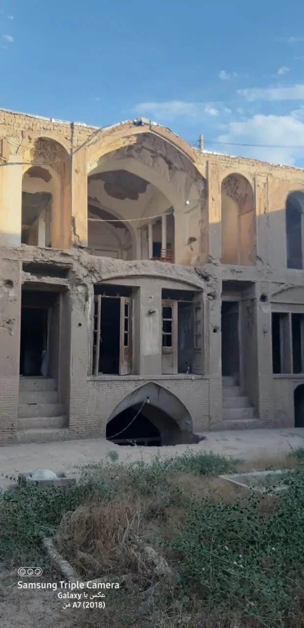 فروش عمارت قاجاری فاخر در بافت تاریخی کاشان