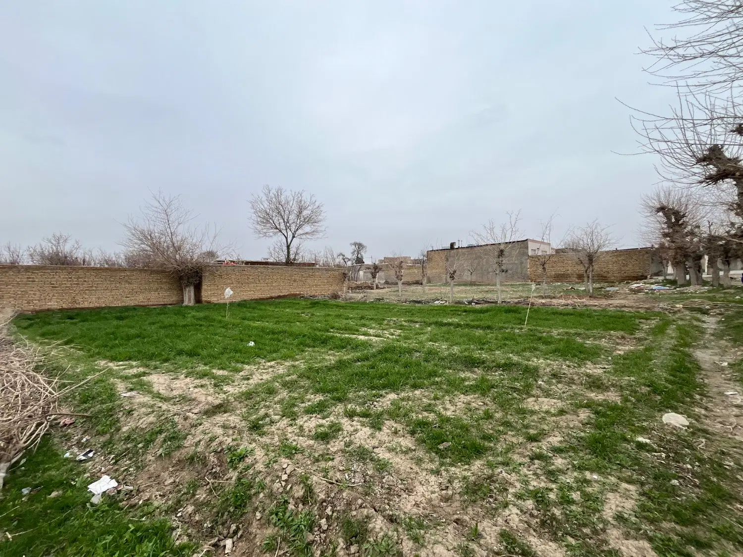 زمین فروشی