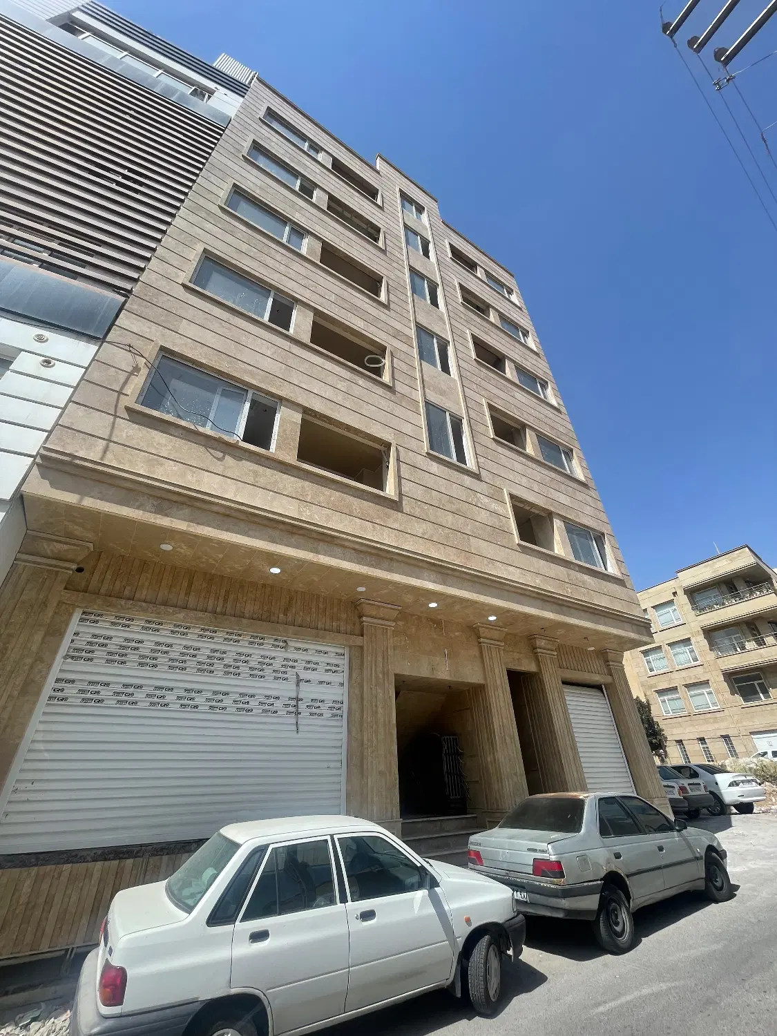 واحد در مجتمع پزشکان روبرو اورژانس بیمارستان امام