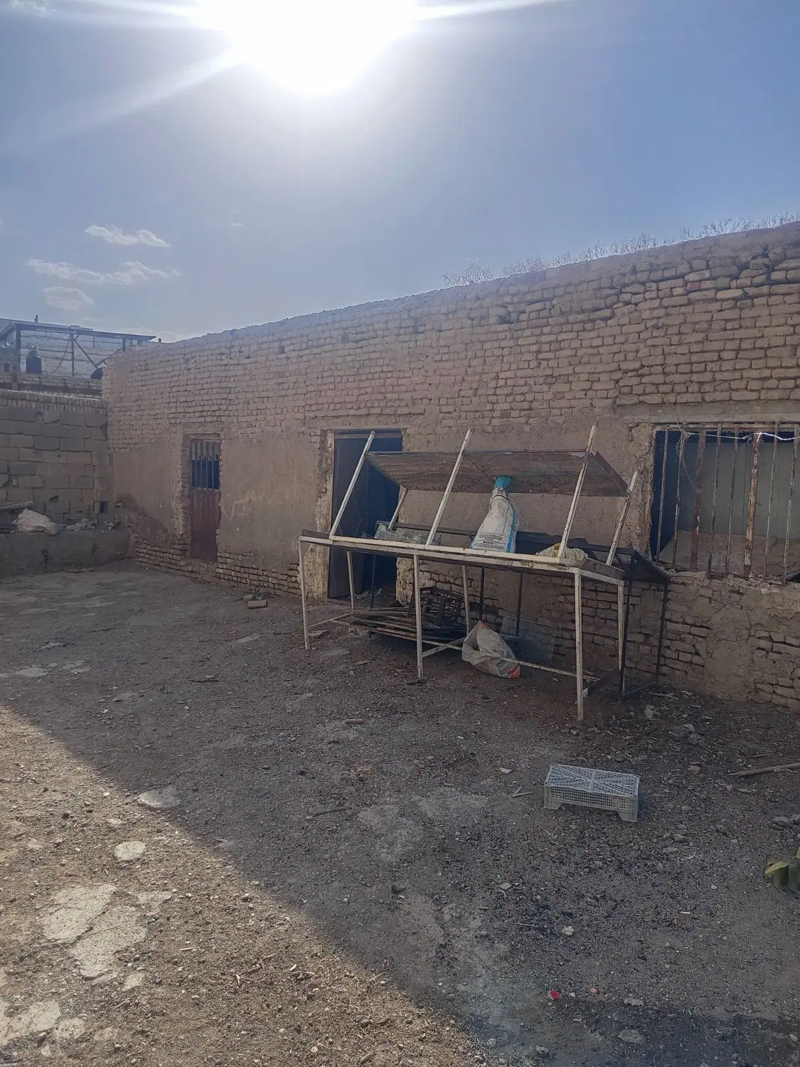 زمین فروشی