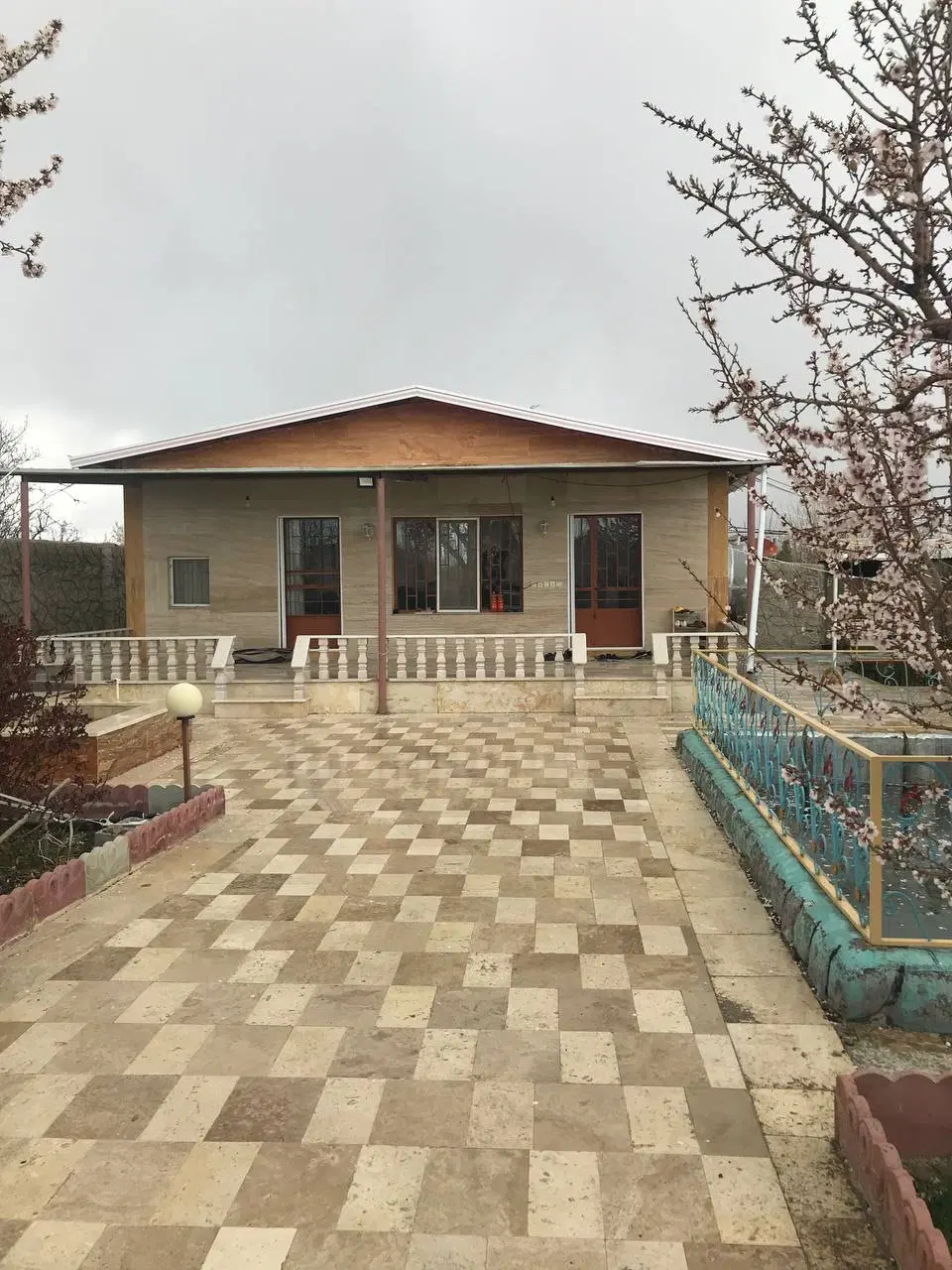 ویلا باغ ۹۰۰ متر در روستای امیرزکریا صوفیان