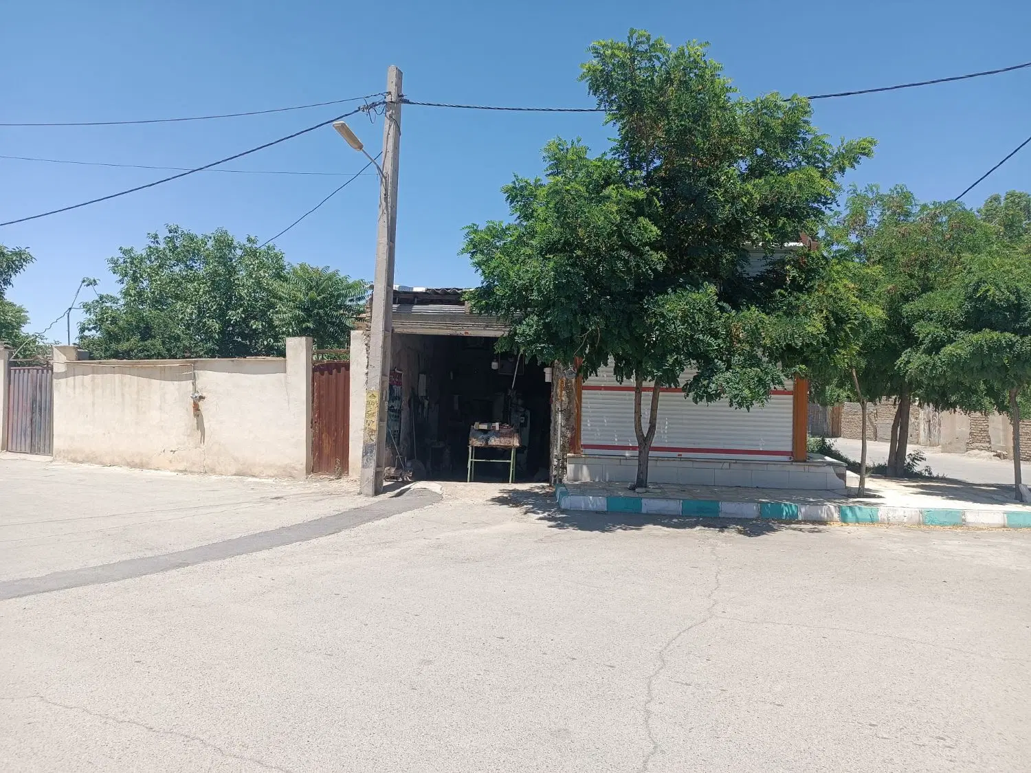 یک باب مغازه تجاری