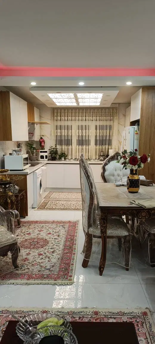 ۸۰ متری طبقه اول پارکینگ دار (آذربایجان-ازادی)