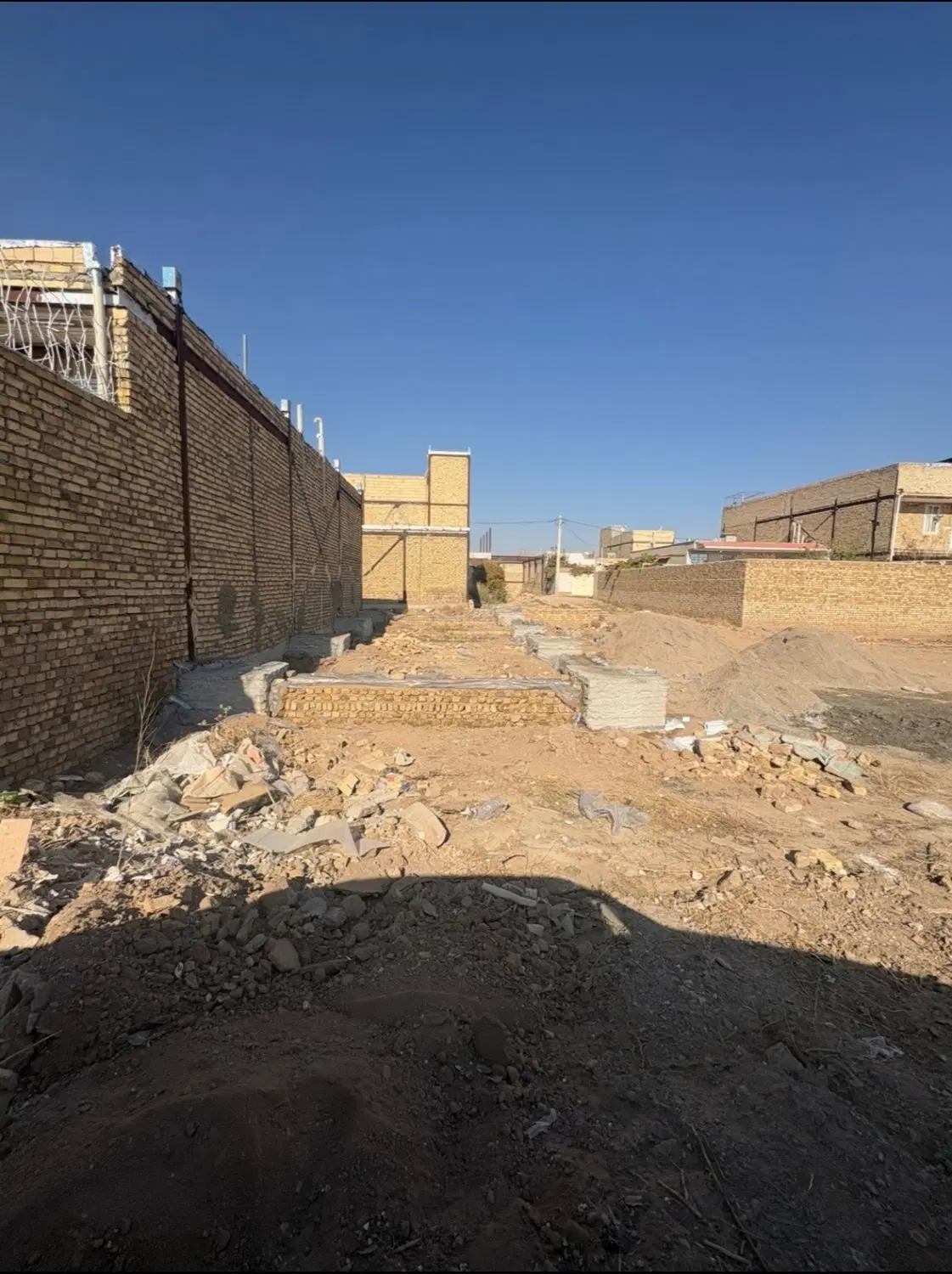 زمین فروشی