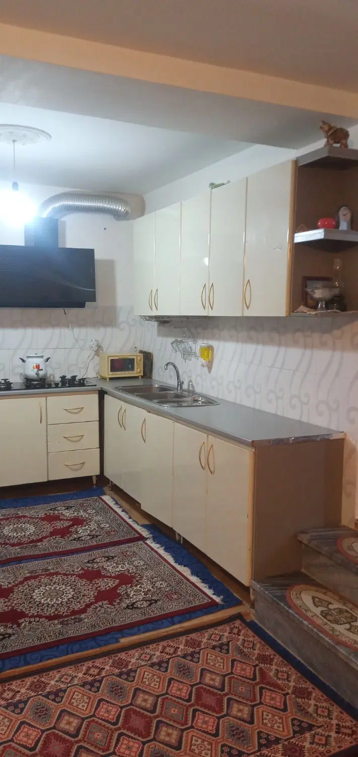 آپارتمان تک واحدی دو نبش بر خیابان اصلی سند دار